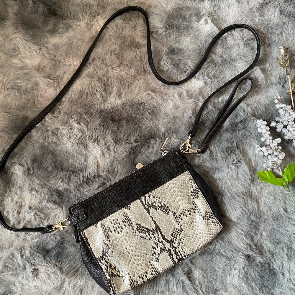 Liz Claiborne Black and Cream Crossbody  NWOT - Picture 3 of 6